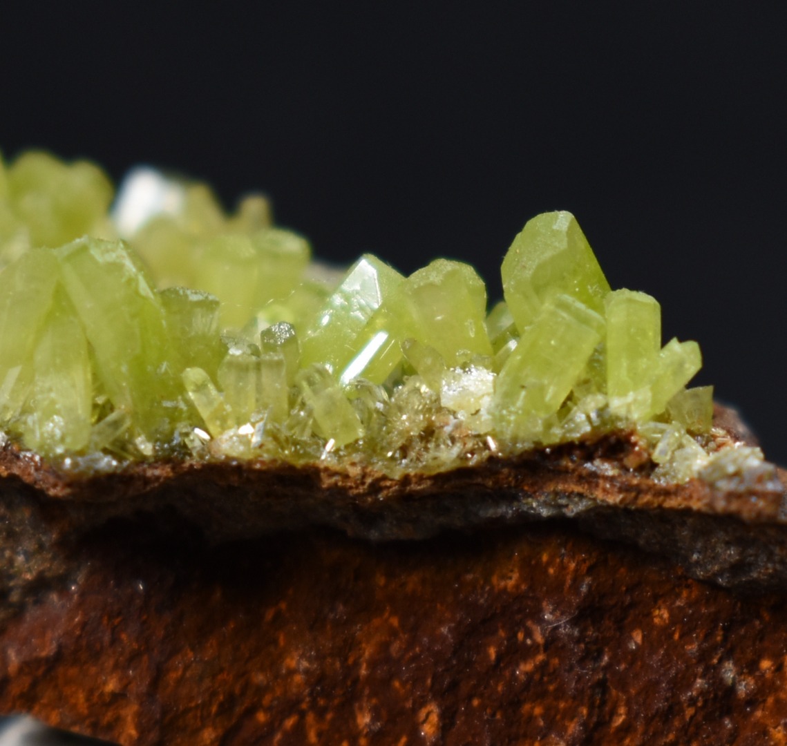 Lustrous Apple Green Pyromorphite Crystal - Daoping Mine, China - Rare - 9.7 grams - Image 4
