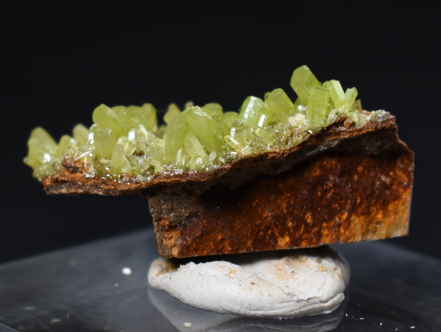 Lustrous Apple Green Pyromorphite Crystal - Daoping Mine, China - Rare - 9.7 grams - Image 9