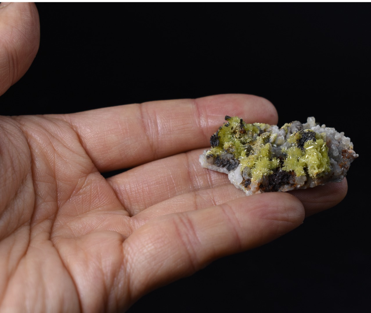 Lustrous Apple Green & Brown Pyromorphite Crystal - Daoping Mine, China - Rare - 14.2 grams - Image 8