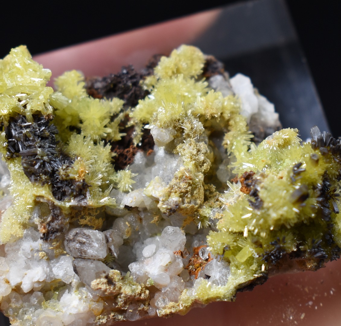 Lustrous Apple Green & Brown Pyromorphite Crystal - Daoping Mine, China - Rare - 14.2 grams - Image 7