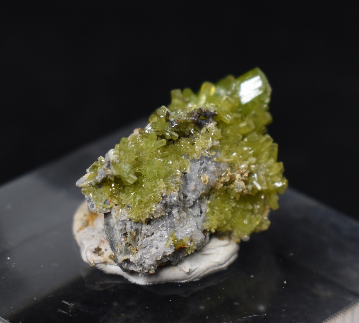 Lustrous Apple Green Pyromorphite Crystal - Daoping Mine, China - Rare - 4.6 grams - Image 2