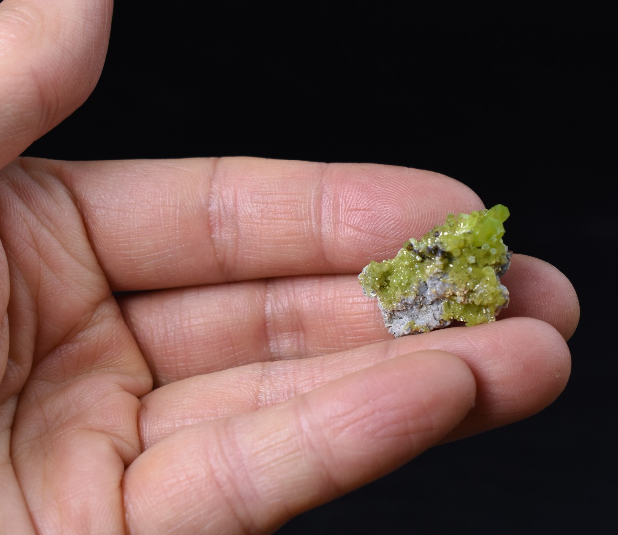 Lustrous Apple Green Pyromorphite Crystal - Daoping Mine, China - Rare - 4.6 grams - Image 8