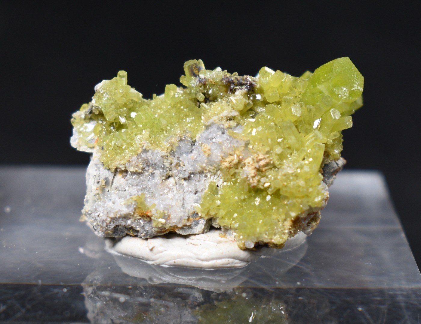 Lustrous Apple Green Pyromorphite Crystal - Daoping Mine, China - Rare - 4.6 grams - Image 3