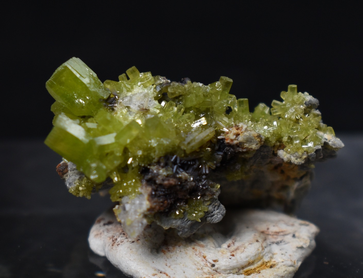 Lustrous Apple Green Pyromorphite Crystal - Daoping Mine, China - Rare - 4.6 grams - Image 4