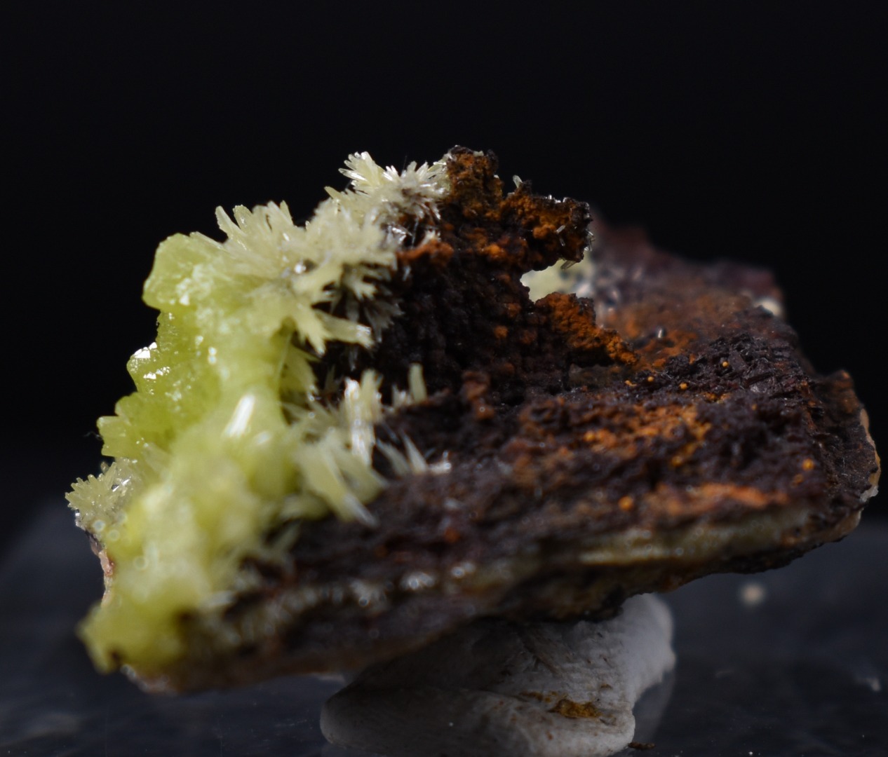 Lustrous Apple Green Pyromorphite Crystal - Daoping Mine, China - Rare - 14.4 grams - Image 8