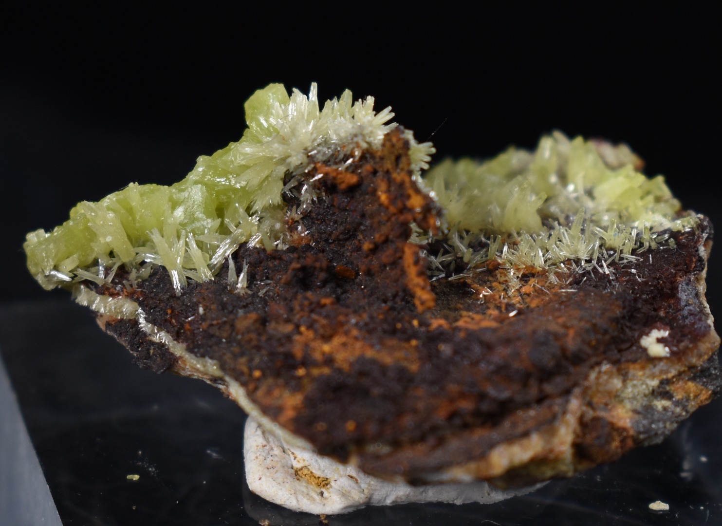 Lustrous Apple Green Pyromorphite Crystal - Daoping Mine, China - Rare - 14.4 grams - Image 3