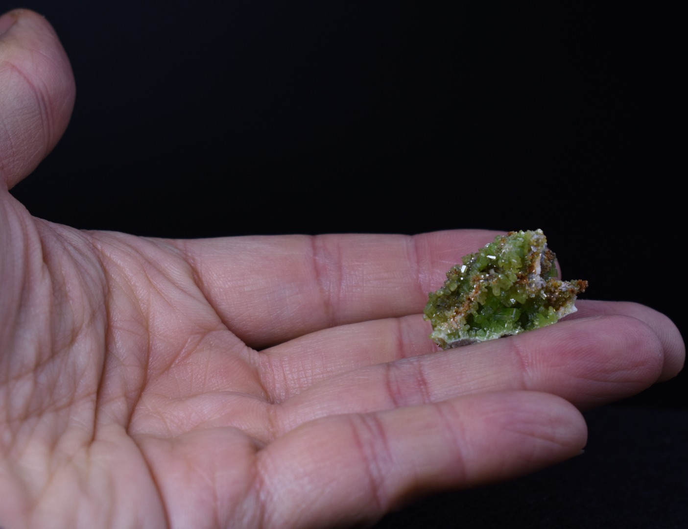 Lustrous Apple Green Pyromorphite Crystal - Daoping Mine, China - Rare - 10.7 grams - Image 8